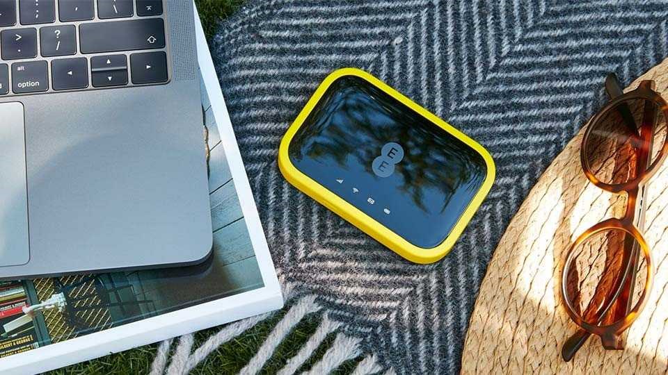 4G Mobile Broadband Deals Get Connected Using A Portable 4G Hotspot